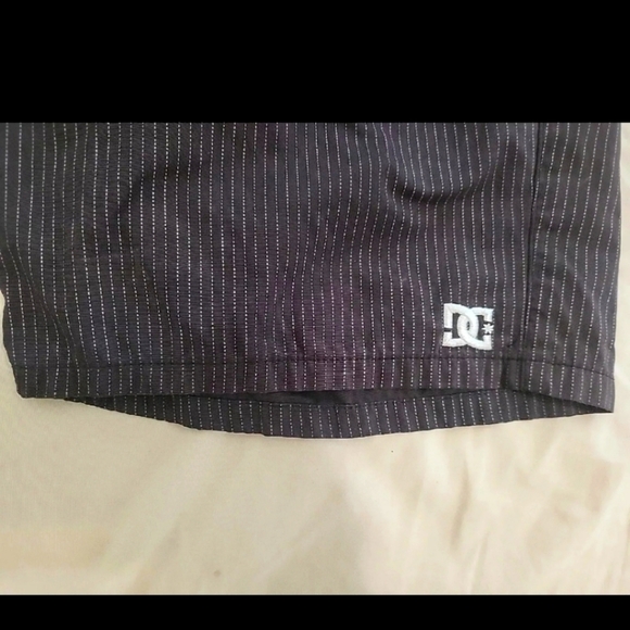 DC Men’s Grey Stripe Shorts Size 36 | Streetwear Authentic Apparel Division C29 - Picture 10 of 10